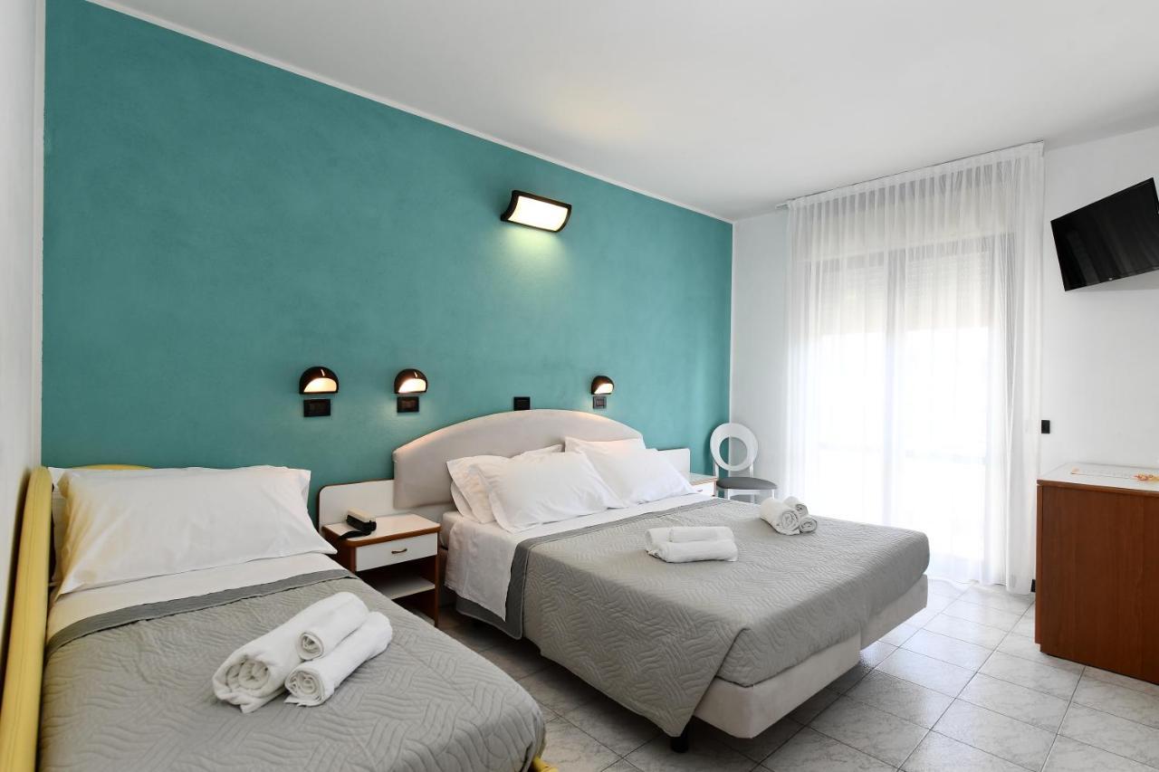 Hotel Criniera D'Oro Римини Экстерьер фото