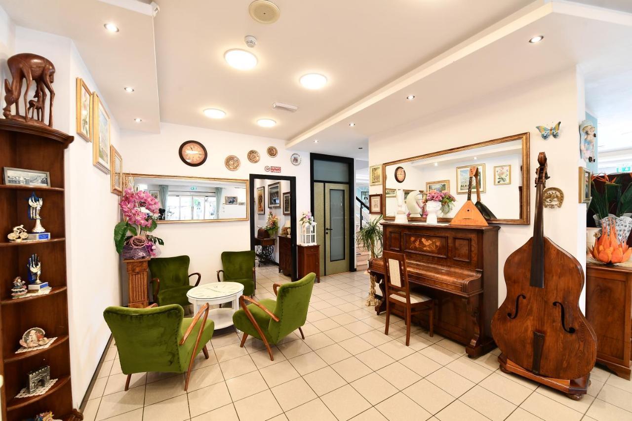 Hotel Criniera D'Oro Римини Экстерьер фото