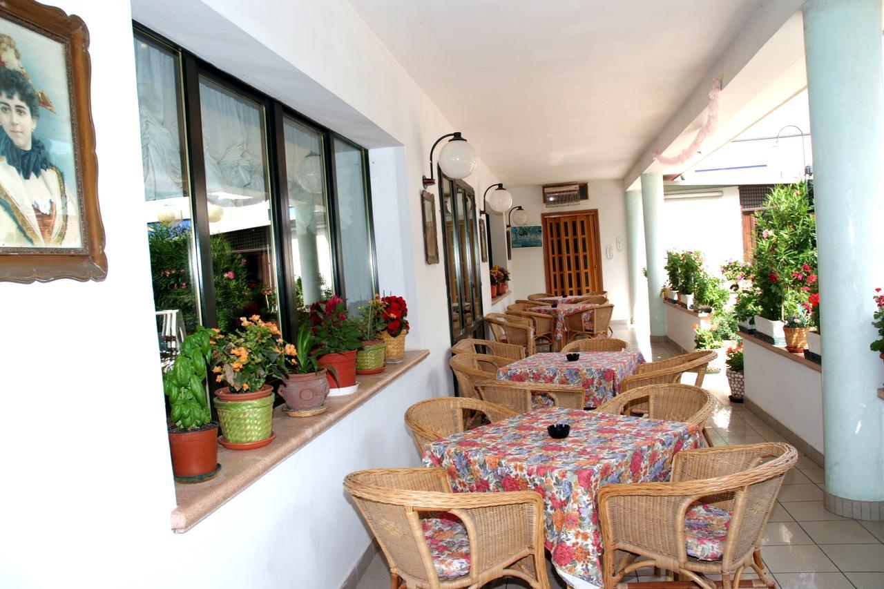 Hotel Criniera D'Oro Римини Экстерьер фото